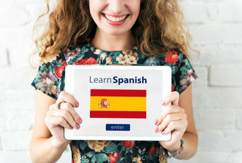 Quels sont les avantages des cours d'espagnol pour débutants en ligne ?