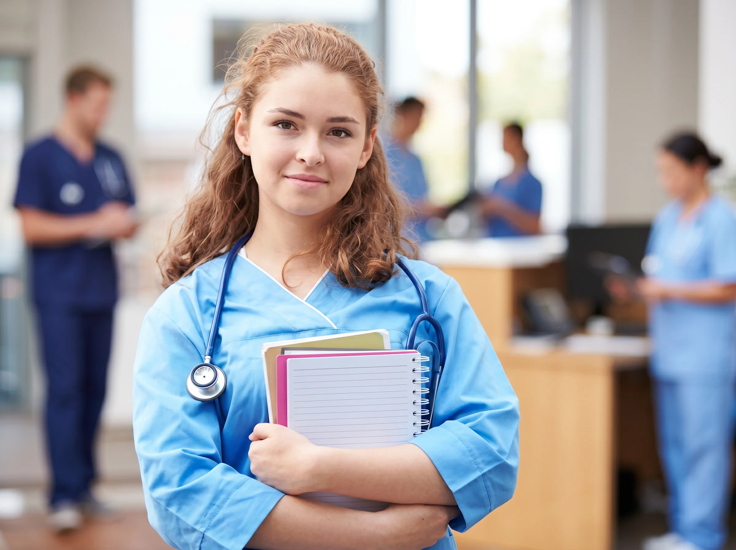 Infirmière souriante avec stéthoscope