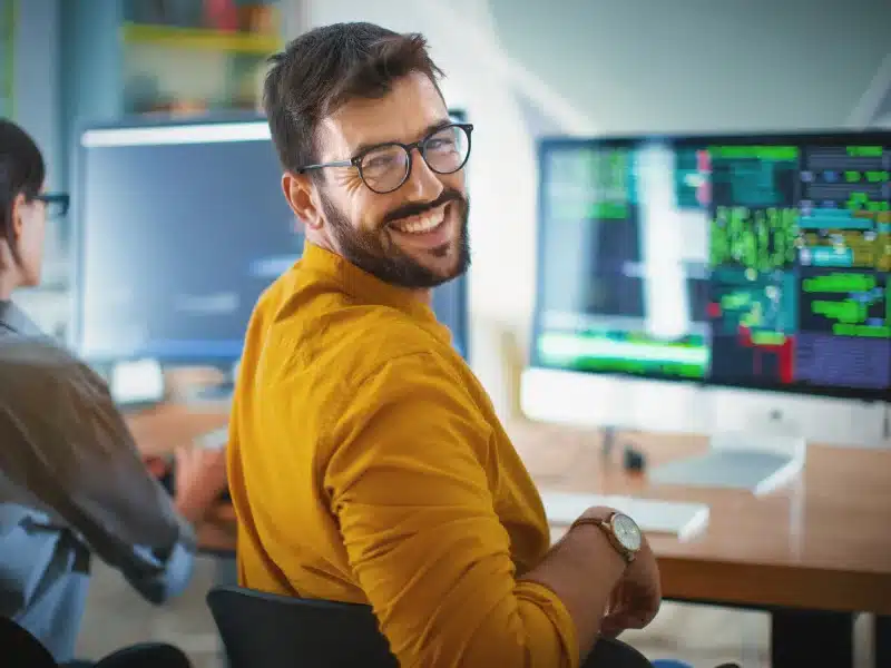 Professionnel IT développant ses perspectives de carrière internationale