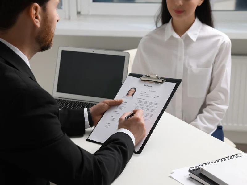 Documents RH en anglais : contrats, fiches de poste et politiques entreprise