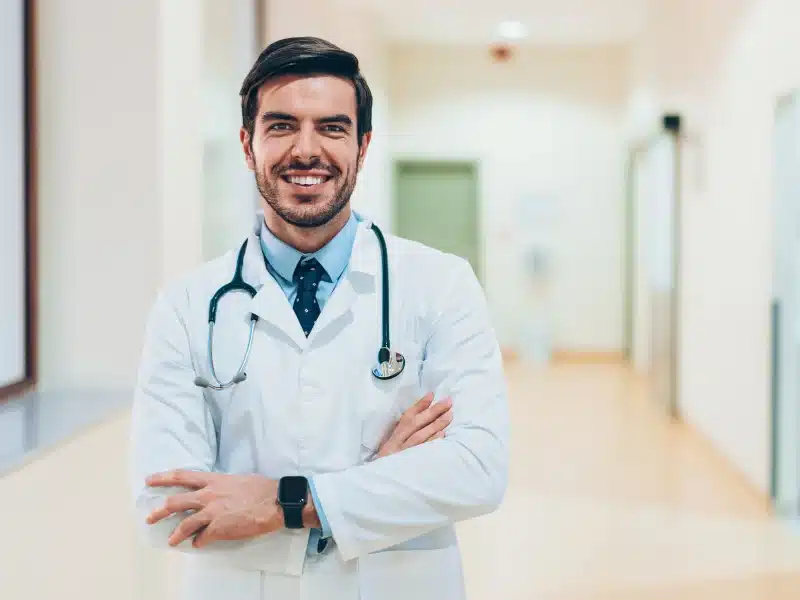 Médecin lors d'une formation en anglais médical