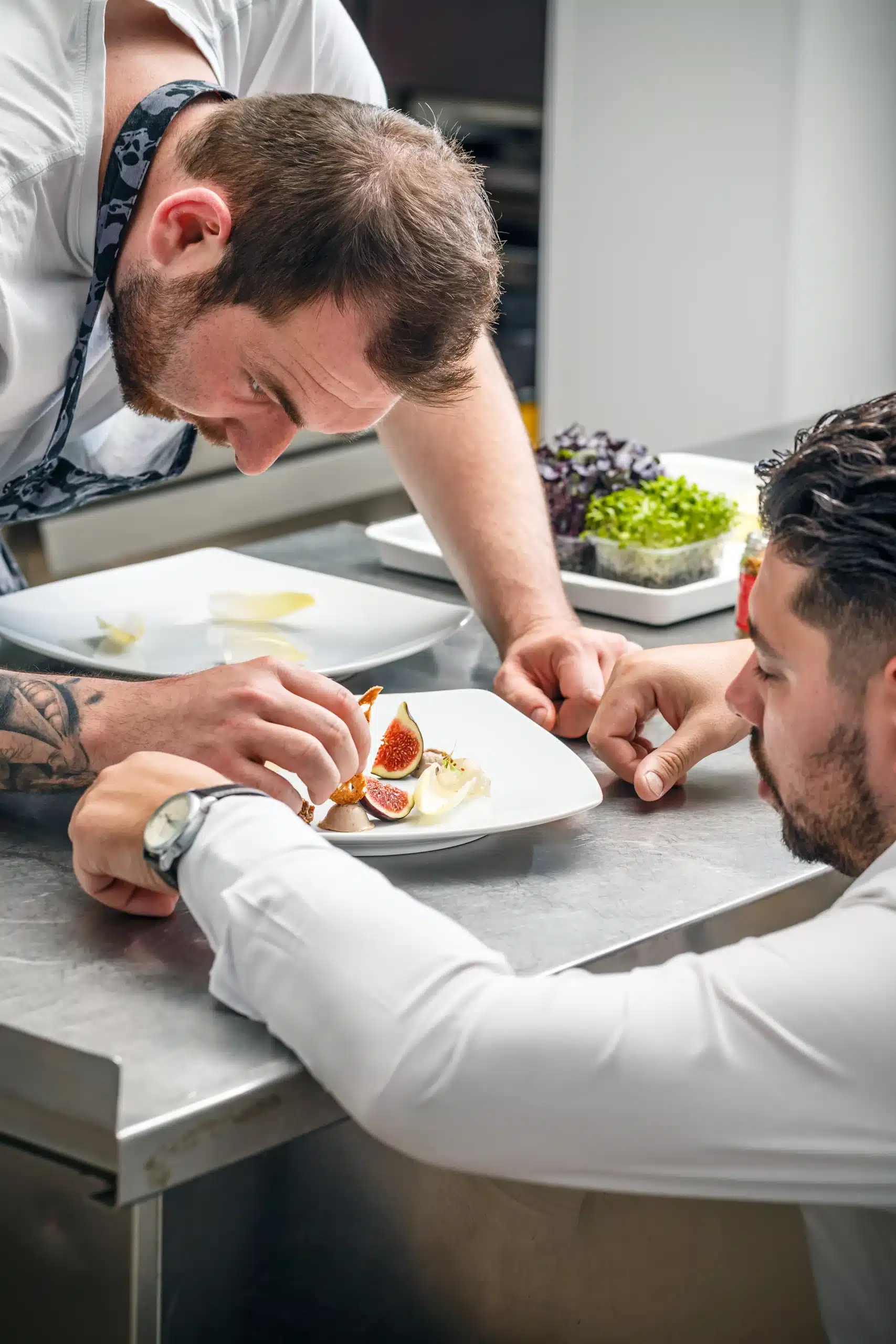 chef préparant un nouveau plat