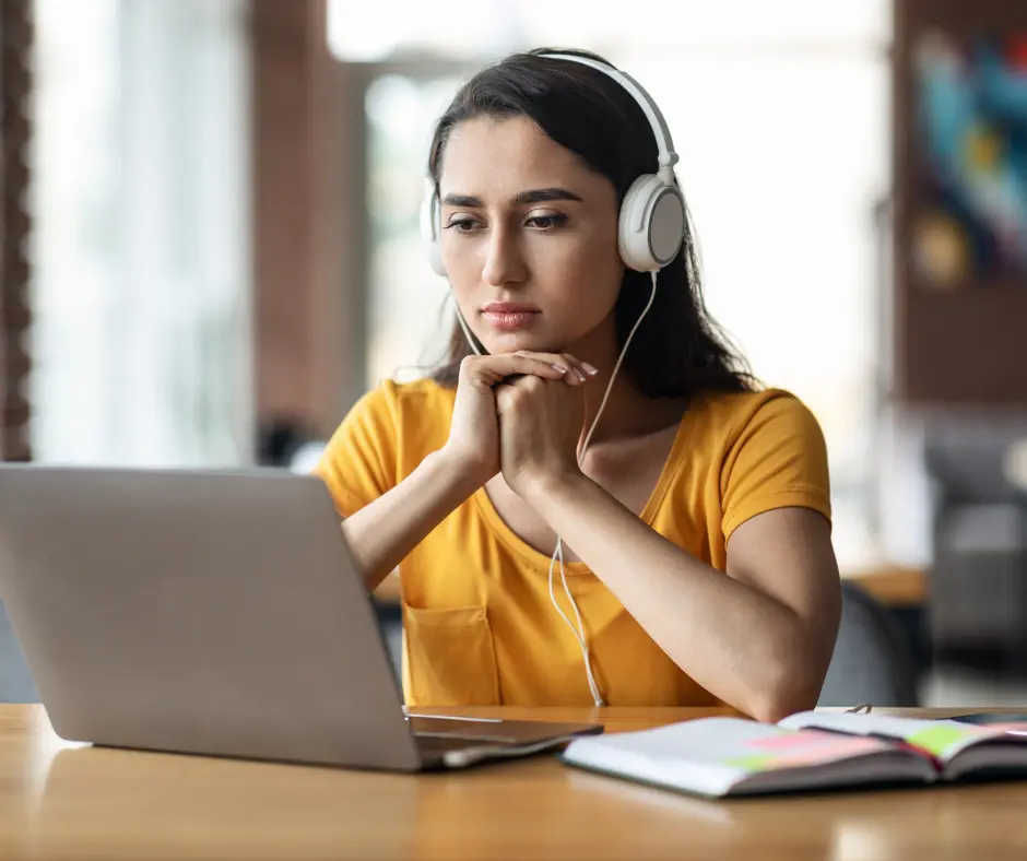 Construction des premières phrases en arabe avec un formateur